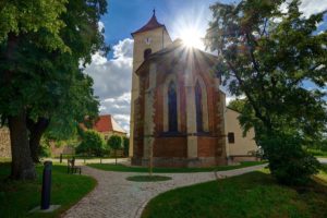 ÚPRAVA PLOCH KOLEM KOSTELA – veřejné osvětlení v Moravském Krumlově